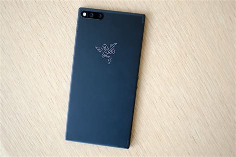 Razer Phone Vs Lg V30 Can Razer Steal Lgs Place In The Market