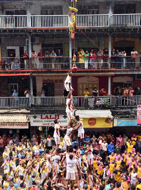 Mumbai Celebrates Janmashtami With Gusto 124 Govindas Hurt In Dahi