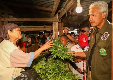 Blusukan Ke Pasar Palimo Palembang Ganjar Janji Hadirkan Harga Pangan