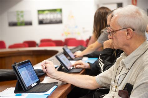 Tablets Para La Estimulaci N Cognitiva Y Atenci N A La Soledad De