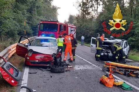 Varese Incidente Lungo La Statale Della Valganna Due Persone Ferite