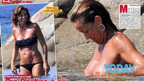 Il Topless Di Cristina Parodi Per L Estate