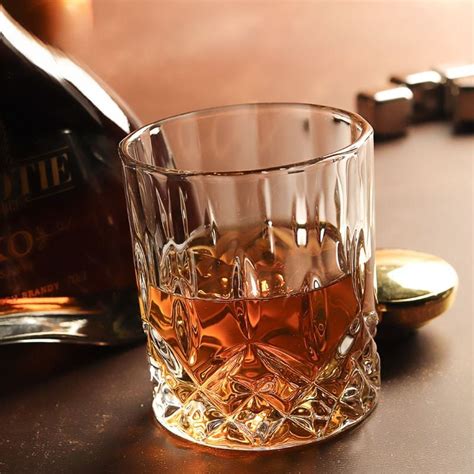 Irish Crystal Whiskey Glasses - Sip in Gentleman's Style | Glasscias