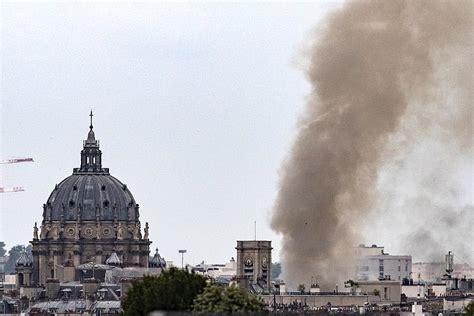 Paris Explosion Dans Le Ve Arrondissement J Ai Vu Une Boule De Feu