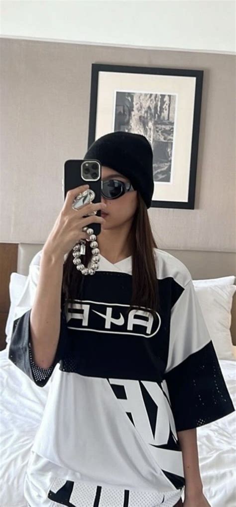 Pin By C On Bini Pretty Brunette Korean Fashion Boyfriend Pictures