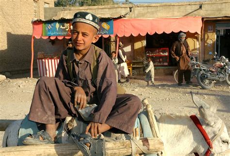 Enfants De Camp De Réfugié De Lafghanistan Dans Le Nord Ouest Pendant