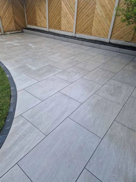 226m2 Kandla Grey Outdoor Porcelain Paving Tiles 900 X 600 R11 Anti