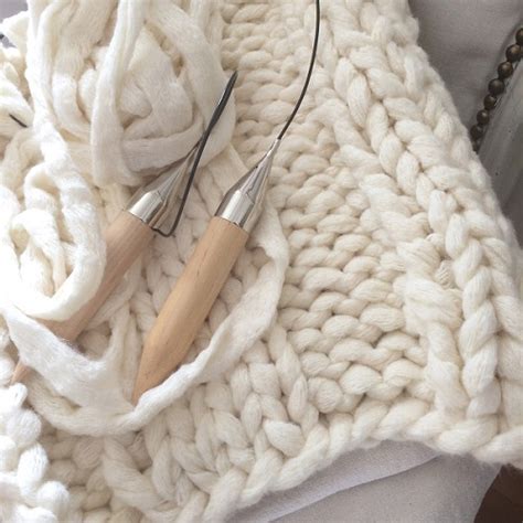 How To Make This Cozy Chunky Knit Throw A BOX OF TWINE