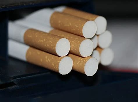 Harga Rokok Per Bungkus Setelah Naik Persen Mulai Januari