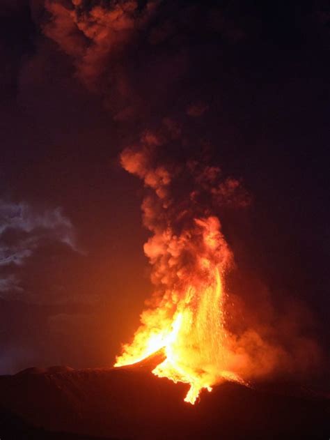 El Volcán Más Activo Del Mundo Infobae Stories