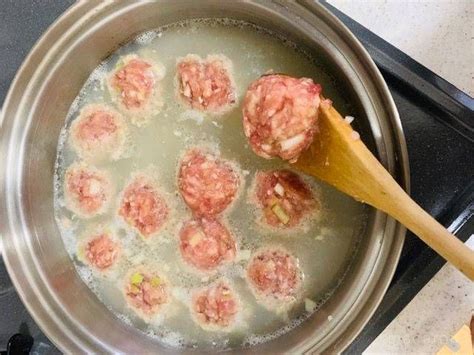 煮込むほど旨みがアップ！ 白菜とふんわり肉団子の春雨スープの作り方 Macaroni