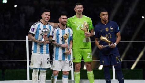 Pallone D Oro Ancora Messi Contro Mbapp In Quota L Argentino