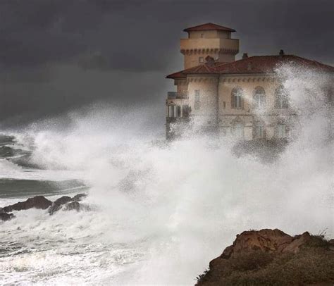 Vento Forte E Impetuose Mareggiate In Toscana Raffiche Di 100 Km H A