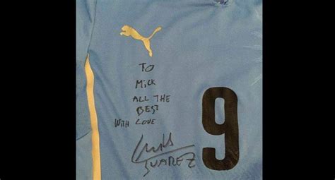 Luis Suárez le mandó camiseta autografiada a Mick Jagger DEPORTES