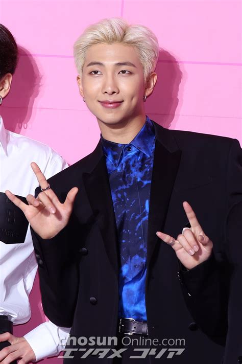 포토 방탄소년단 Rm 여유 넘치는 리더의 품격