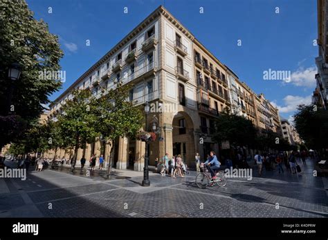 Two point perspective hi-res stock photography and images - Alamy