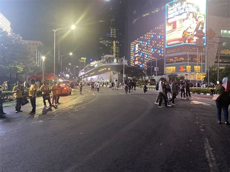 Jalan Ditutup Begini Suasana Di Bundaraan Hi Di Malam Pergantian Tahun