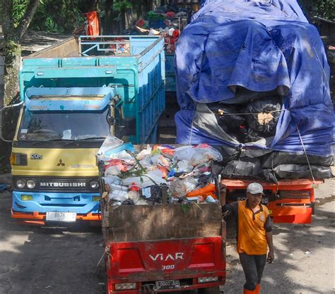 Foto Tpa Cipayung Kelebihan Kapasitas Sudah Bulan Antrean Truk