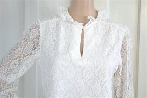 70s Vintage White Lace Blouse Ruffled Collar And Cu… Gem