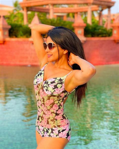Photos Sakshi Agarwal Bikini Treat
