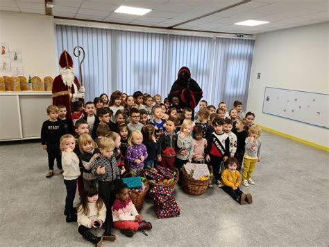 Photos La tournée de saint Nicolas dans les écoles de Golbey