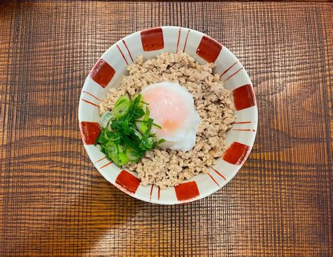 温玉のせ鶏そぼろ丼 レシピ・作り方 By あんちーのまかない食堂 楽天レシピ