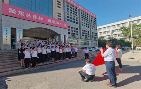 经济与管理学院开展“党旗映天山”主题党日活动 新疆大学经济与管理学院