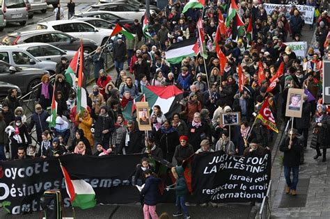 Rennes Personnes La Marche De Soutien Au Peuple Palestinien