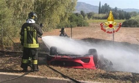 Incidente In Sardegna Ferrari Contro Camper Video Choc Morte Due