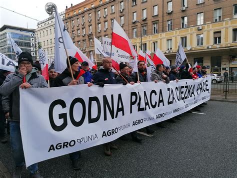 Trwa Wielki Protest Rolnik W Ponad Ci Gnik W W Warszawie Na Ywo