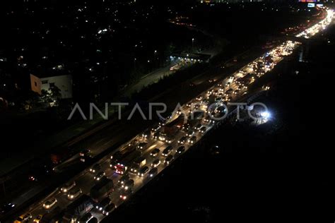 Kepadatan Kendaraan Libur Akhir Pekan Antara Foto