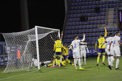 N J Galerie Le Fcg Enchaine Domicile Contre Pontarlier