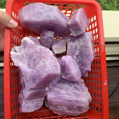 Factory Direct Sale Natural Raw Kunzite Mineral Specimens Crystal