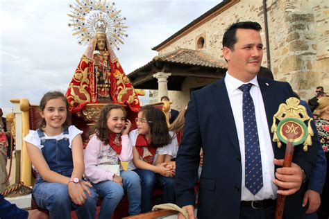 Fervor Por La Virgen Del Bustar El Norte De Castilla