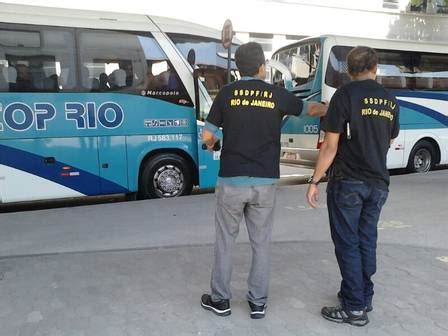 Policiais Federais do Rio fazem manifestação e levam elefante branco