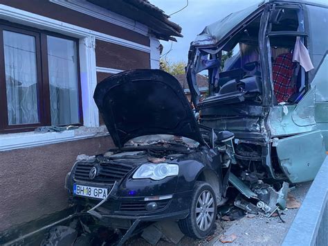 Accident Grav Pe Dn In Bihor Un Autocar A Lovit Un Tir Si S A