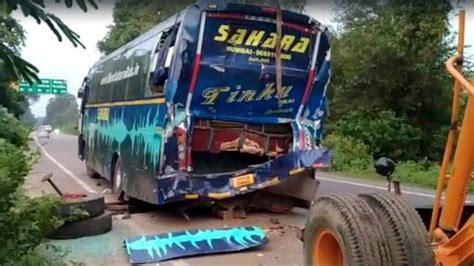 4 Dead Over Dozen Injured After Truck Hits Bus In Ups Barabanki Up