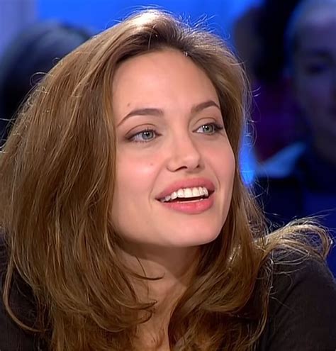 Pin by shams mohamed on فن التصوير Angelina jolie hair Angelina