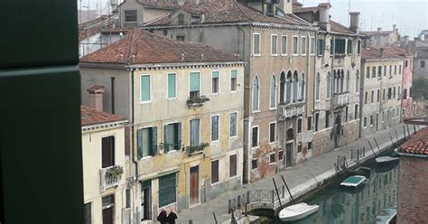 Aaa Accademia Affamati Affannati Marzo Venezia Una Casa Sotto I