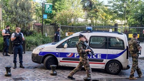 Francia Le Proteste Per La Morte Di Nahel Continuano Scontri Tra