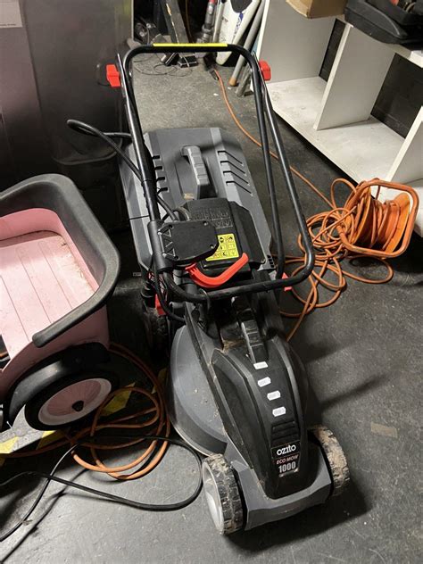 Lot Electric Lawn Mower