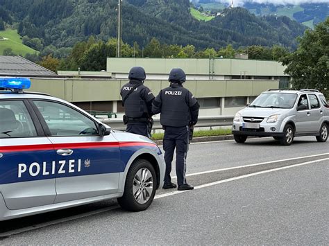 Raub Berfall In Gnadenwald Gekl Rt Festnahmen Nach Raub Berfall Auf