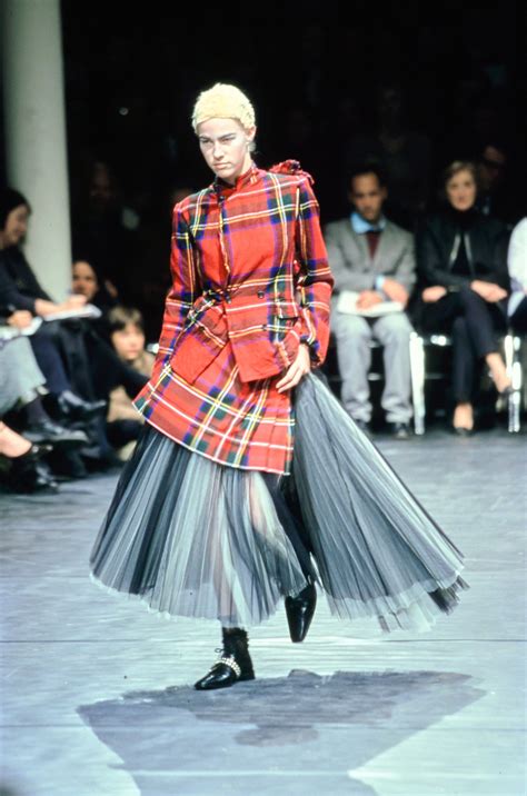 See The Complete Comme Des Garçons Fall 2000 Ready To Wear Collection Fashion Fashion Show