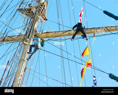 Sailor Up Mast Hi Res Stock Photography And Images Alamy