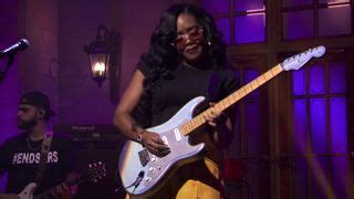 H.E.R. gives her new Fender signature Strat a stellar debut on Saturday ...