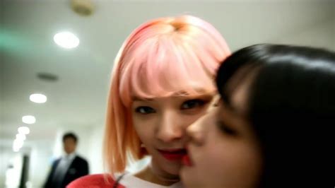 Momo And Jeongyeon Kissed What Is Love Twice 트와이스 Youtube