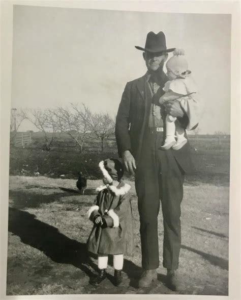 1926 My Great Grandpa Grandma In His Arms And Great Aunt On Their