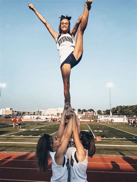 Cheer Picture Inspo 🏼 Cool Cheer Stunts Cheerleading Jumps Cheer