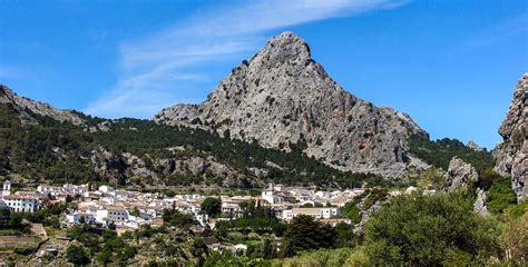 In Sierra De Grazalema Hiking El Pinsapar Trail - Travel Moonlight