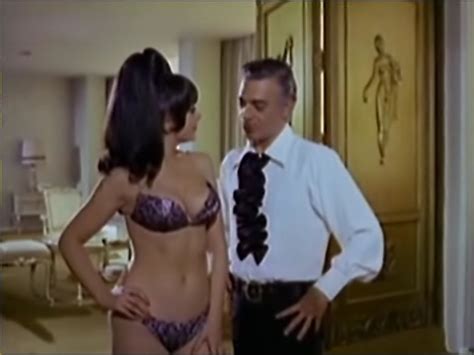 Naked Zulma Faiad in Modisto de señoras